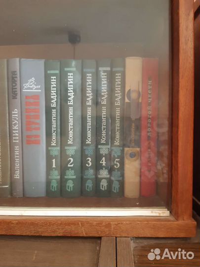 Очень много книг