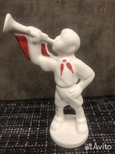 Статуэтки фарфоровые Пионеры