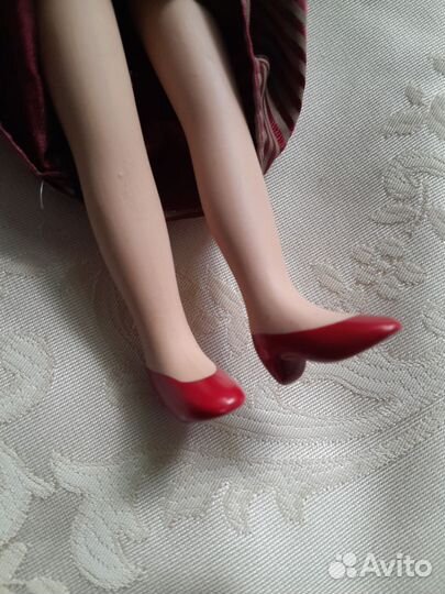 Кукла фарфор, пано, бокал