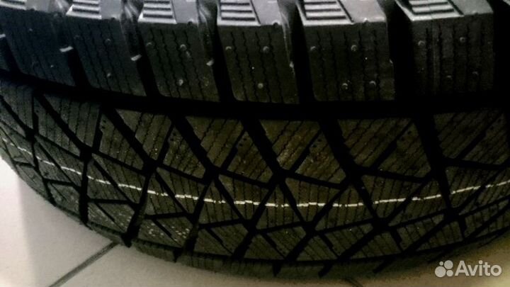 Bridgestone Blizzak DM-V2 215/70 R15 98S