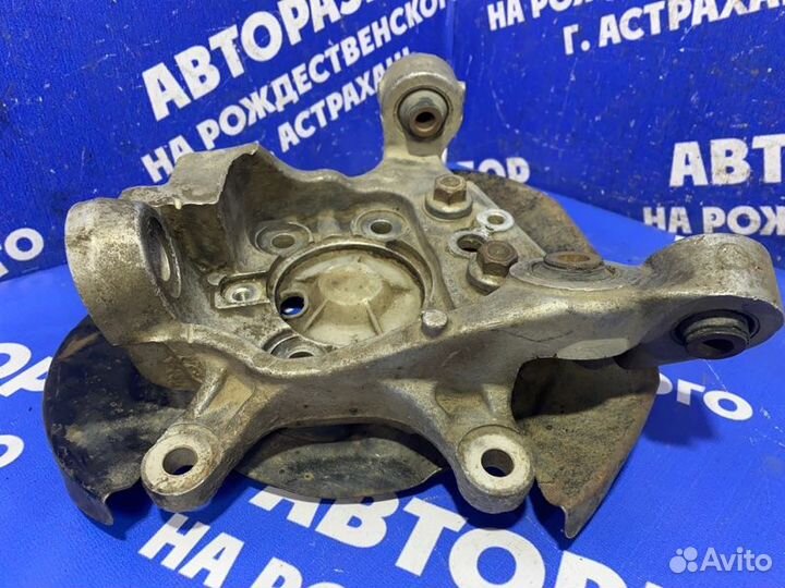 Задний правый поворотный кулак Nissan Teana J31