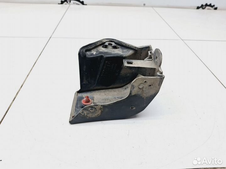 Накладка переднего крыла правого Toyota Highlande