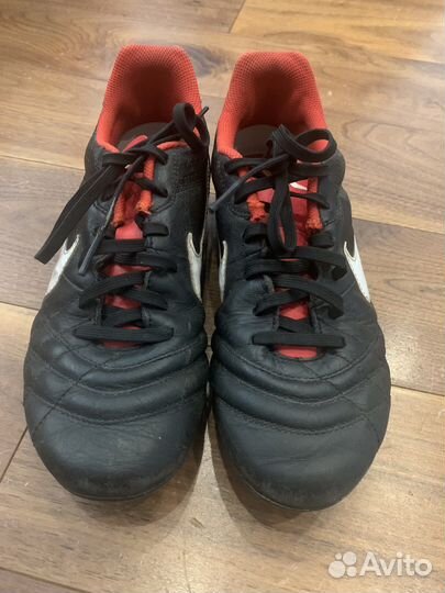 Кроссовки найк для футбола 36 р