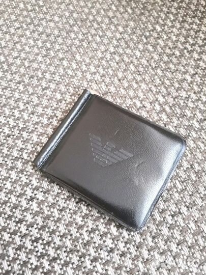 Зажим и кошелек для денег