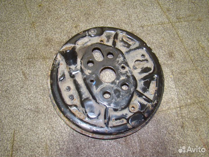 Щит опорный задний правый Citroen C-Elysee