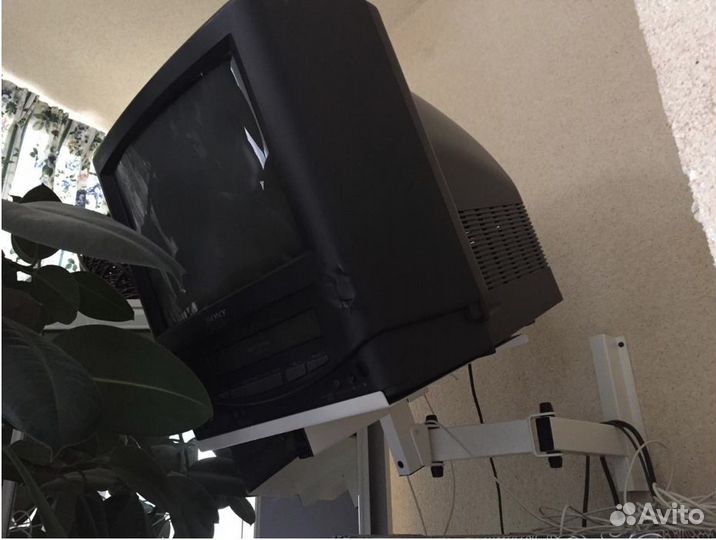 Настенный кронштейн для небольшого телевизора