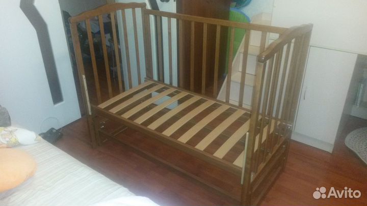 Детская кроватка с маятником/матрас/бортики
