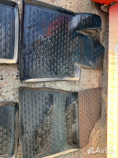 Автомобильные коврики резиновые