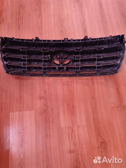 Решетка радиатора Тойота ленкрузер 200