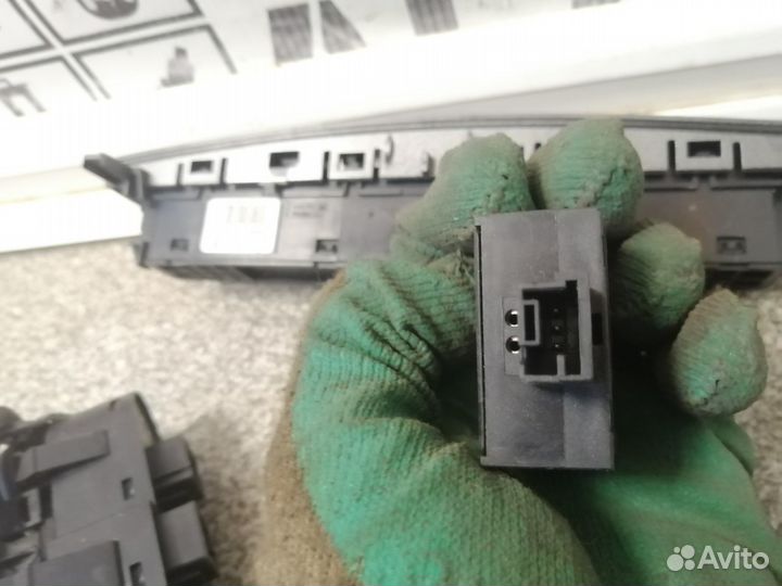 Блок кнопок для Peugeot 308