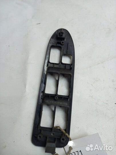 Накладка кнопок стеклоподъемника Toyota Corolla