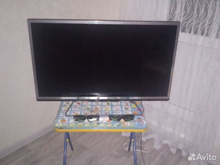 Телевизоры со smart tv, 2 пары очков 3d