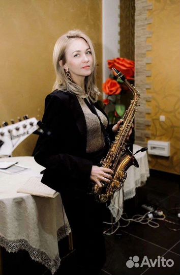 Живая музыка на саксофоне
