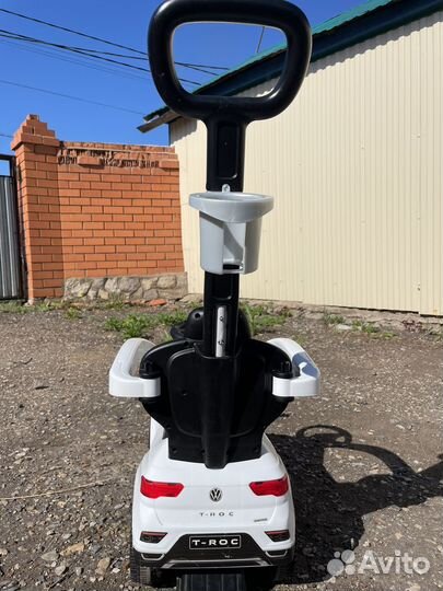 Машина каталка толокар с ручкой