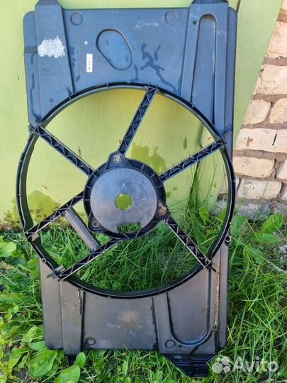 Диффузор вентилятора ford focus 2