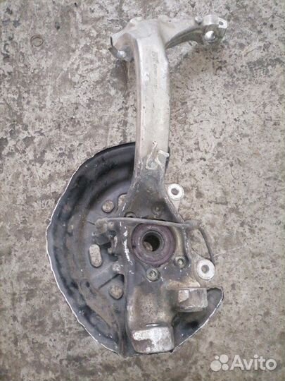 Кулак передний правый Audi A8 D3