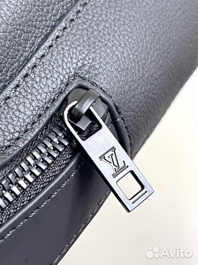 Сумка Louis Vuitton pilot sling