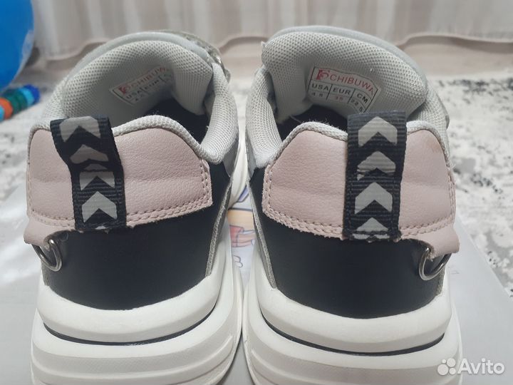 Кроссовки для девочки