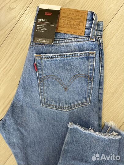 Джинсы женские levis