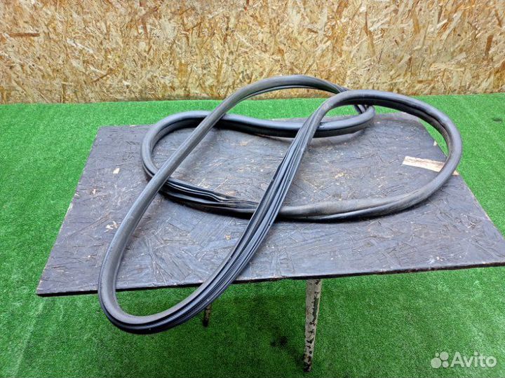 Уплотнитель проема двери задний правый Nissan