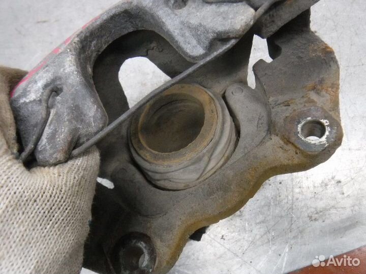 Суппорт передний правый Opel Astra H Z18XER 2008