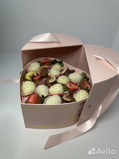 Клубника в шоколаде в сердце