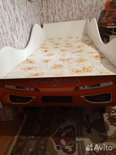 Детская кровать машинка