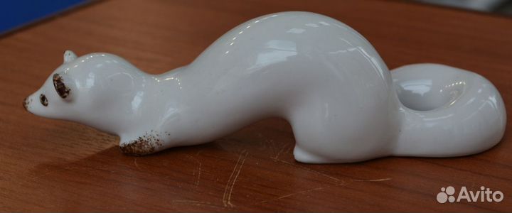 Фарфоровая статуэтка- норка