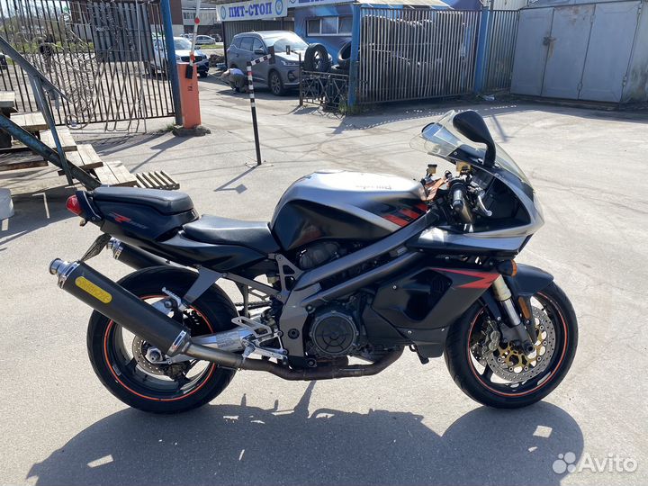 Aprilia SL1000R falco