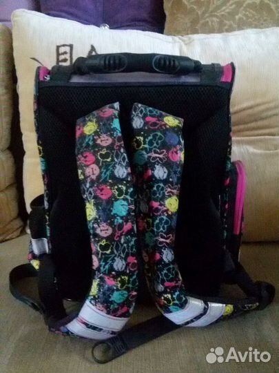 Школьный ранец с ортопедической спинкой