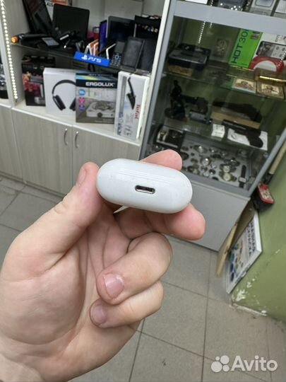 В продаже AirPods 2-го поколения A2031