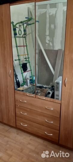 Шкаф сервант