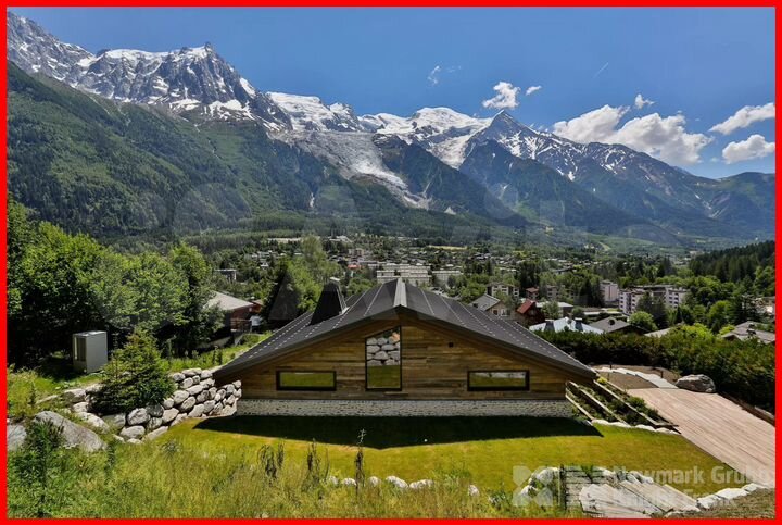 Дом 690 м² на участке 15 сот.