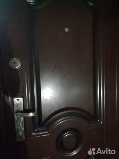 Дверь входная металлическая б/у
