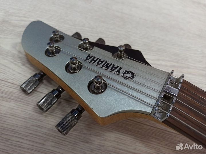 Электрогитара Yamaha
