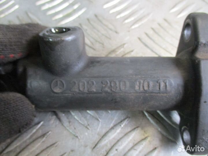 Цилиндр сцепления рабочий Mercedes W202