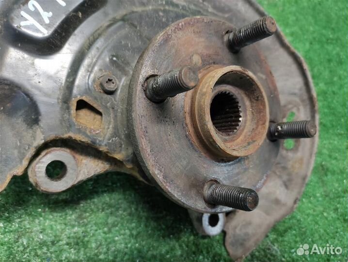 Кулак передний левый Toyota Yaris P90 2010