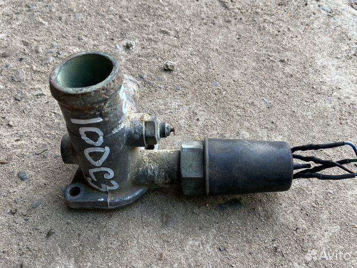 Водяной фланец ауди 100 с3