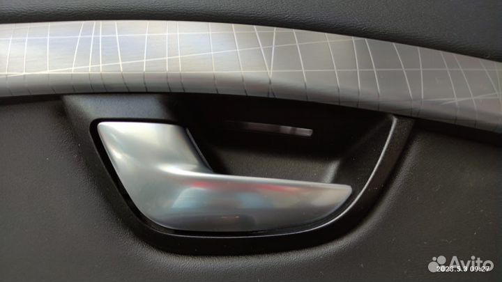 Обшивка двери volvo xc70