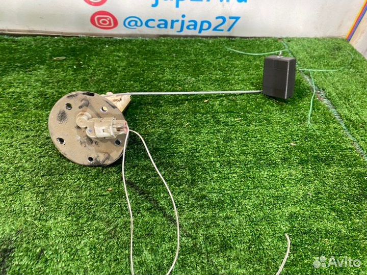 Датчик уровня топлива(1) Toyota Vitz NSP135 1NR