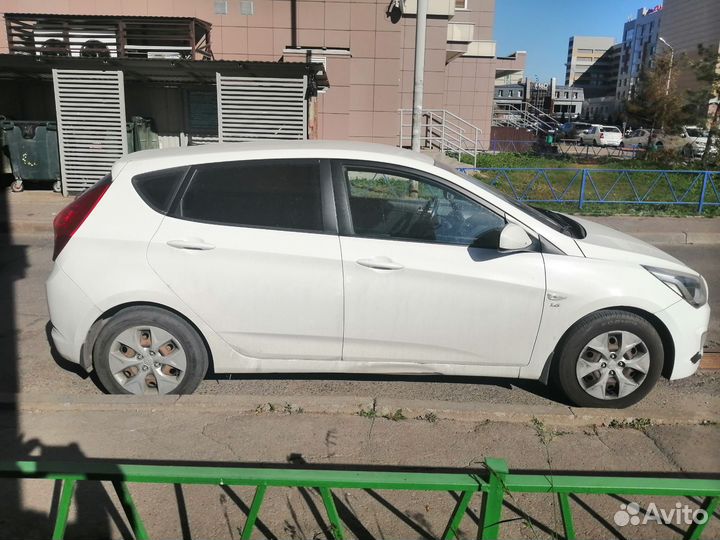 Hyundai Solaris 1.6 МТ, 2016, битый, 253 572 км