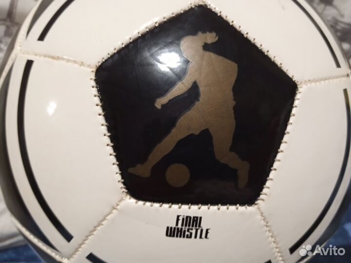Футбольный мяч