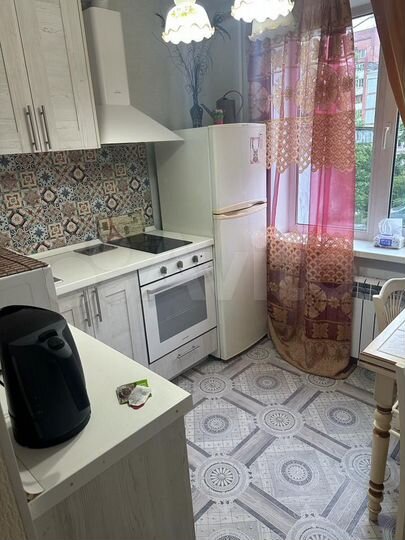 2-к. квартира, 50 м², 1/9 эт.