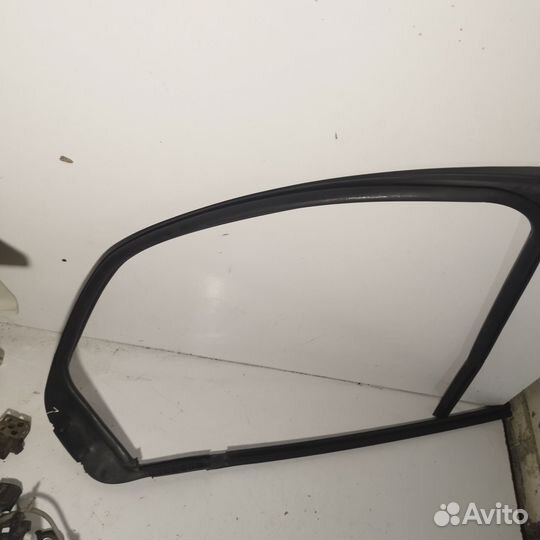 Уплотнитель стекла задней левой двери Рено Логан 2