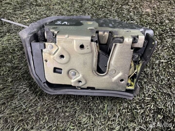 Замок боковой двери задний левый Bmw X5 E53 N62B44