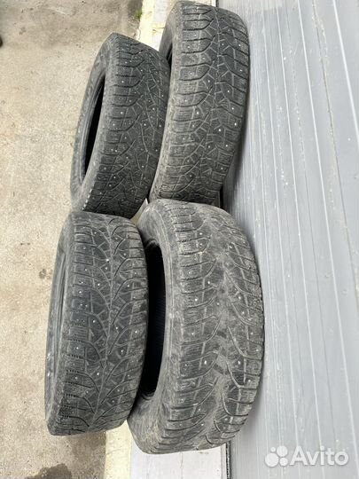 Bridgestone Blizzak Spike-02 215/65 R16 98T