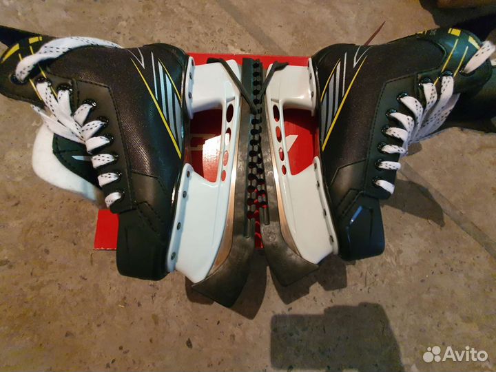 Хоккейные коньки ccm