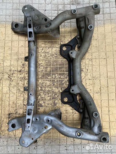 Передний подрамник mercedes W212 W218