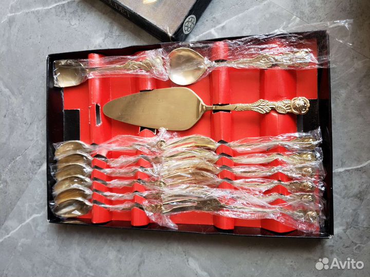 Набор столовой посуды новый