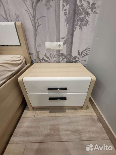 Тумба прикроватная